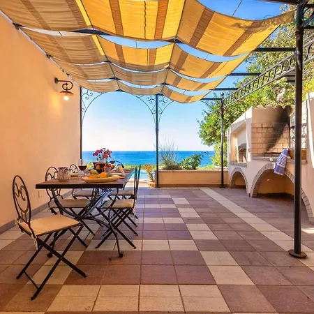 Joie De Vivre Vista Mare Con Piscina A Sfioro Per 6 Persone