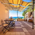Joie De Vivre Vista Mare Con Piscina A Sfioro Per 6 Persone
