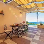 فيلة Joie De Vivre Vista Mare Con Piscina A Sfioro Per 6 Persone