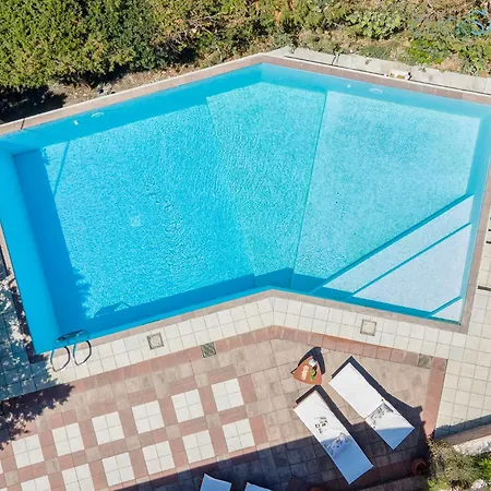 Joie De Vivre Vista Mare Con Piscina A Sfioro Per 6 Persone
