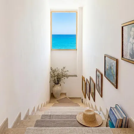 Joie De Vivre Vista Mare Con Piscina A Sfioro Per 6 Persone Villa