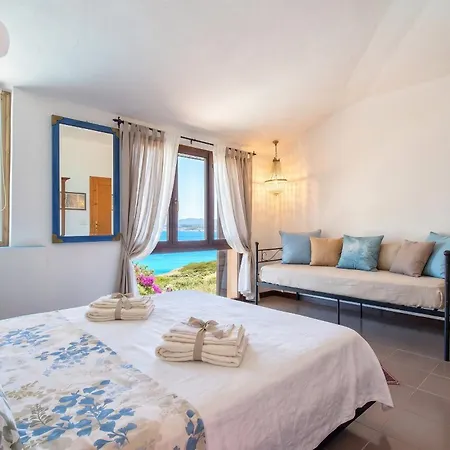 Villa Joie De Vivre Vista Mare Con Piscina A Sfioro Per 6 Persone