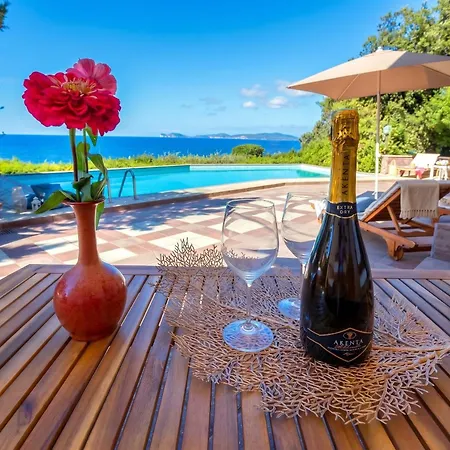 Joie De Vivre Vista Mare Con Piscina A Sfioro Per 6 Persone Alghero