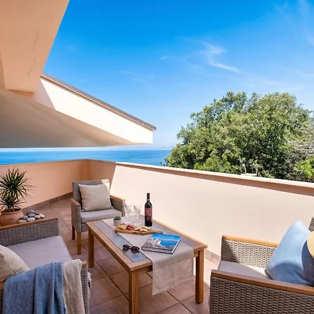 Joie De Vivre Vista Mare Con Piscina A Sfioro Per 6 Persone *