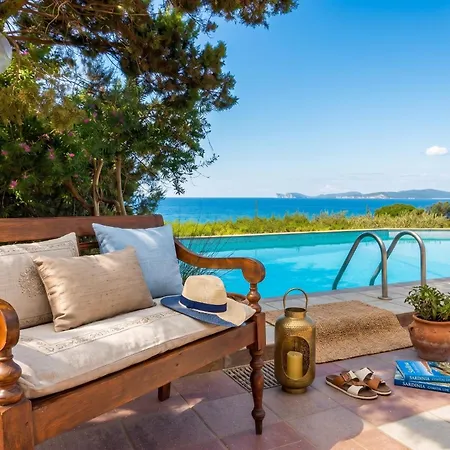 Joie De Vivre Vista Mare Con Piscina A Sfioro Per 6 Persone