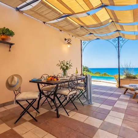 Joie De Vivre Vista Mare Con Piscina A Sfioro Per 6 Persone Villa