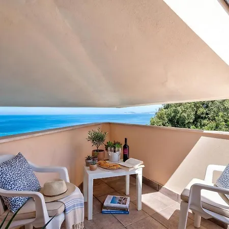 Villa Joie De Vivre Vista Mare Con Piscina A Sfioro Per 6 Persone