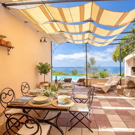 Joie De Vivre Vista Mare Con Piscina A Sfioro Per 6 Persone *