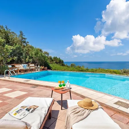 Joie De Vivre Vista Mare Con Piscina A Sfioro Per 6 Persone Villa