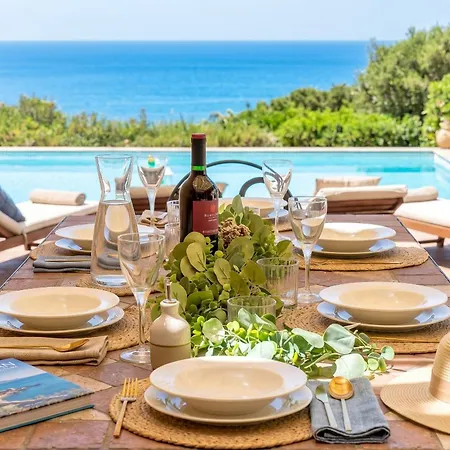 Villa Joie De Vivre Vista Mare Con Piscina A Sfioro Per 6 Persone