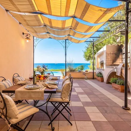 Villa Joie De Vivre Vista Mare Con Piscina A Sfioro Per 6 Persone
