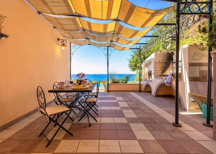 Joie De Vivre Vista Mare Con Piscina A Sfioro Per 6 Persone